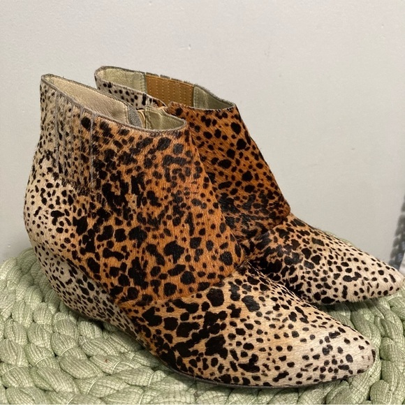 Anthropologie Matisse Nugent Boho Pony Hair Leopard Print Hidden Wedge Booties - Picture 1 of 12
